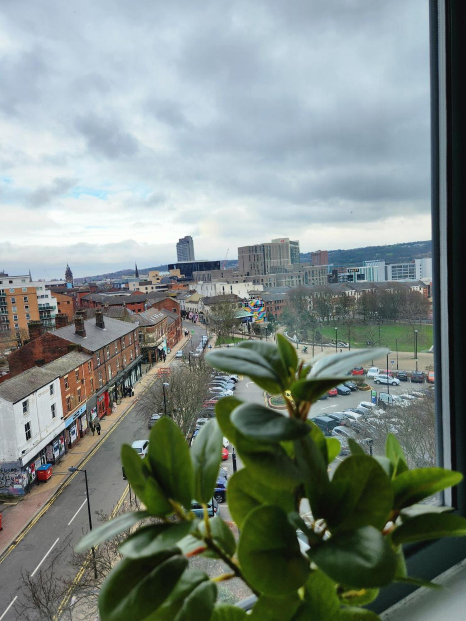 Apartamento Centre 2 Bed & 2 Bath With Free Secured Parking Near And Hospital *