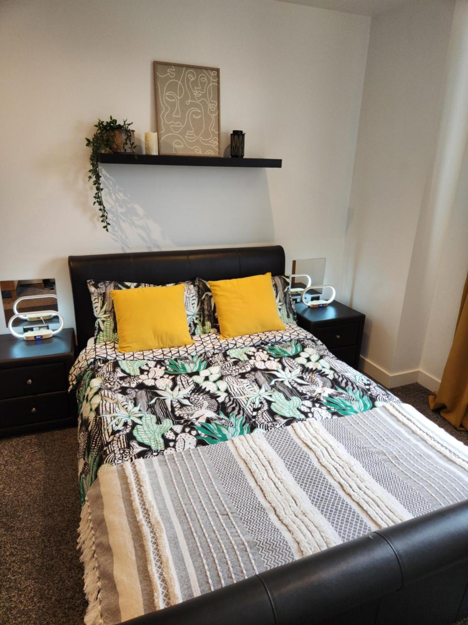 Centre 2 Bed & 2 Bath With Free Secured Parking Near And Hospital Apartamento *