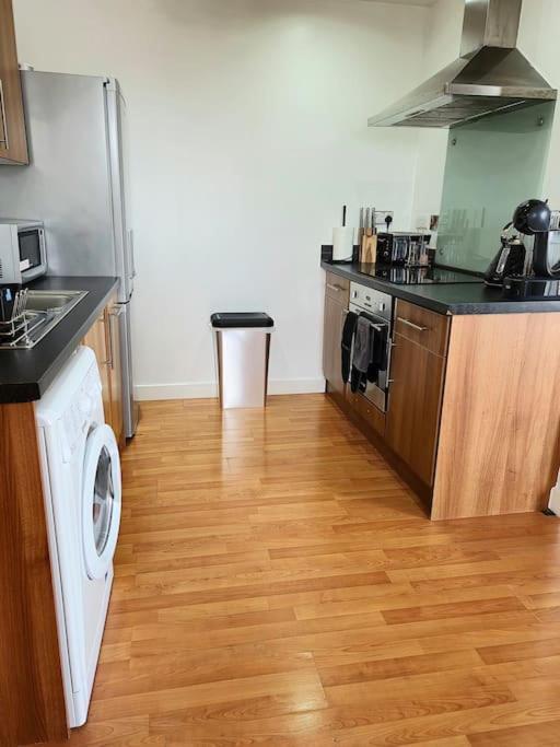 Apartamento Centre 2 Bed & 2 Bath With Free Secured Parking Near And Hospital *