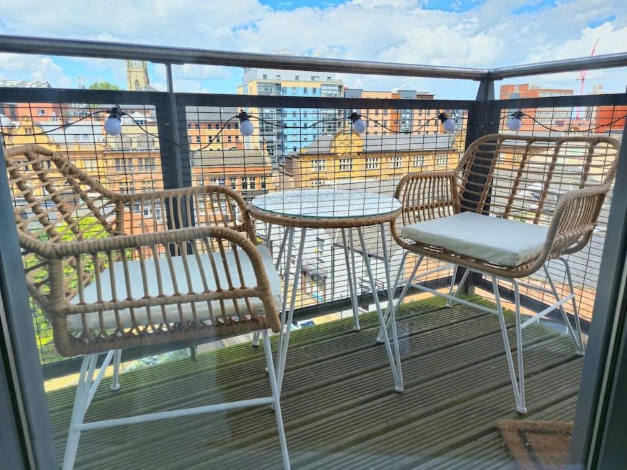 Centre 2 Bed & 2 Bath With Free Secured Parking Near And Hospital Apartamento *