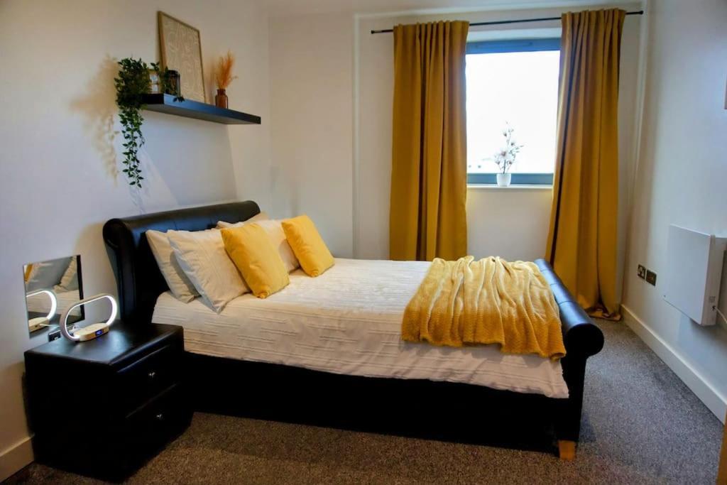 Centre 2 Bed & 2 Bath With Free Secured Parking Near And Hospital Apartamento